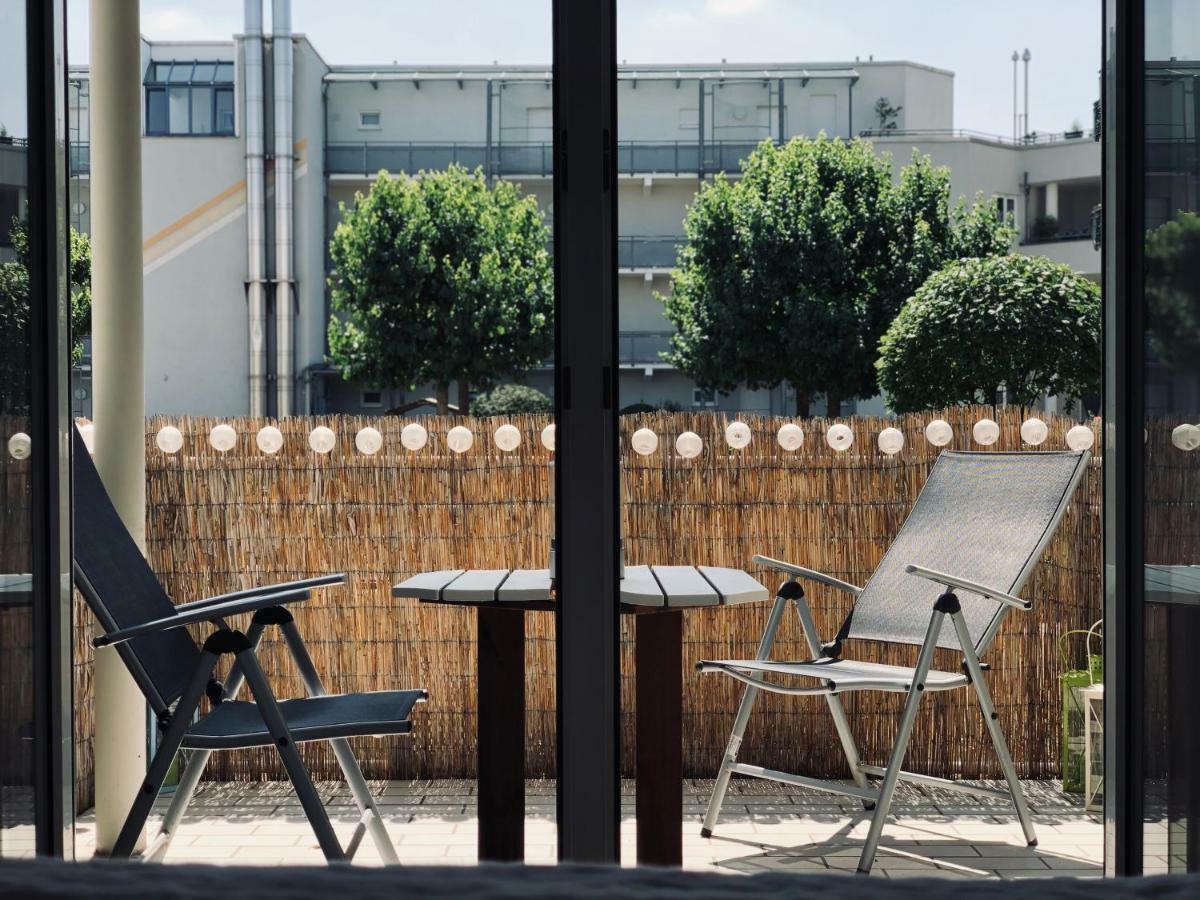 Parkplatz Und Balkon - Burberg'S Heimathafen In Wiesbaden Exteriér fotografie