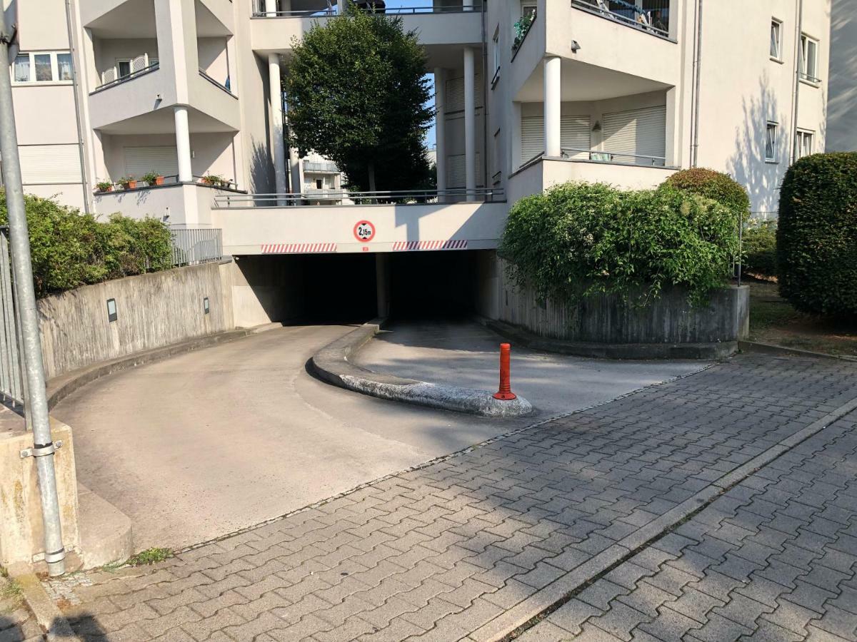 Parkplatz Und Balkon - Burberg'S Heimathafen In Wiesbaden Exteriér fotografie